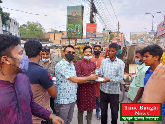 রংপুর মহানগর ছাএলীগের যুগ্ন-সাধারন সম্পাদক সফিকুল গনি স্বপনের ইফতার বিতরন।