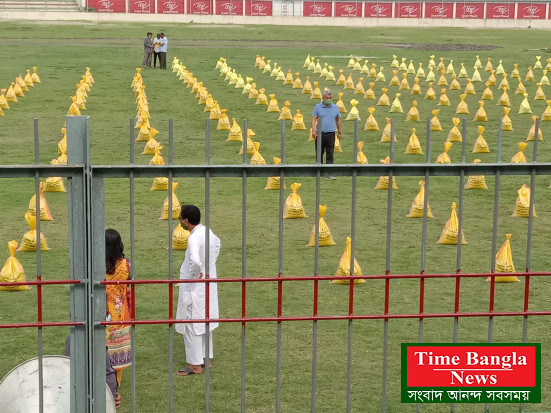 কুড়িগ্রামে পরিবহণ শ্রমিকের মাঝে মাননীয় প্রধানমন্ত্রীর দেয়া উপহার সামগ্রী বিতরণ