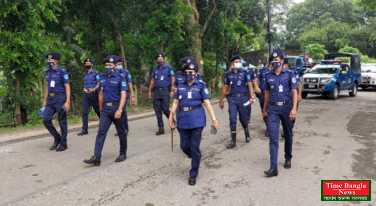 গোপালগঞ্জে লকডাউন কার্যকরে কঠোর অবস্থানে জেলা প্রশাসন ও আইন-শৃঙ্খলা রক্ষাকারী বাহিনী।