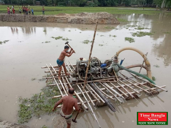 কুড়িগ্রামের চিলমারীতে অবৈধভাবে বালু উত্তোলনের ড্রেজার মেশিন ভেঙ্গে দিয়েছে প্রশাসন