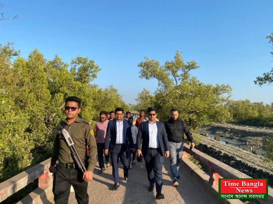 কক্সবাজার মহেশখালী ঘাটে শৃঙ্খলা ফেরাতে অভিযান পরিচালনা করেন ইউএনও