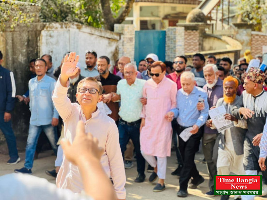 খন্দকার মুক্তাদিরের গণসংযোগে জনতার ঢল