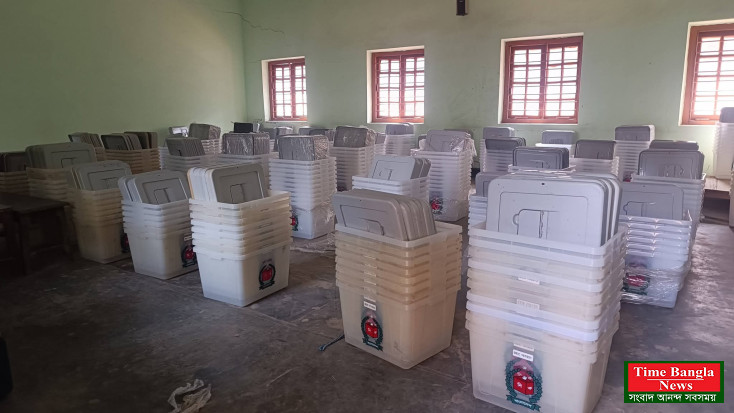 ভোটকেন্দ্রে পাঠানো হচ্ছে ব্যালট পেপার-বক্সসহ নির্বাচনী সরঞ্জাম