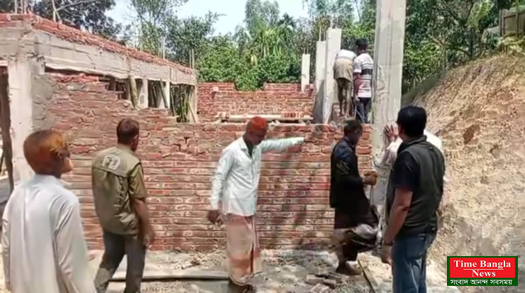 কক্সবাজার পেকুয়ায় সংরক্ষিত বন-ভূমিতে অবৈধ স্থাপনা উচ্ছেদ