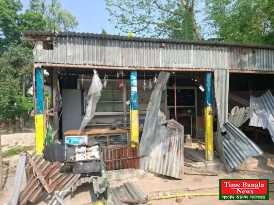 টাংগাইলের গোপালপুরে ‘বাকি খাওয়া’ নিয়ে সংঘর্ষ: ভাঙচুর-লুটপাটে ক্ষতিগ্রস্ত অর্ধশতাধিক পরিবার।