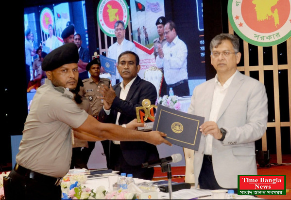গুলিবিদ্ধ হয়েও দায়িত্বে অবিচল: রাষ্ট্রীয় সম্মাননায় ভূষিত গোপালপুরের সন্তান সিদ্দিকুর রহমান।