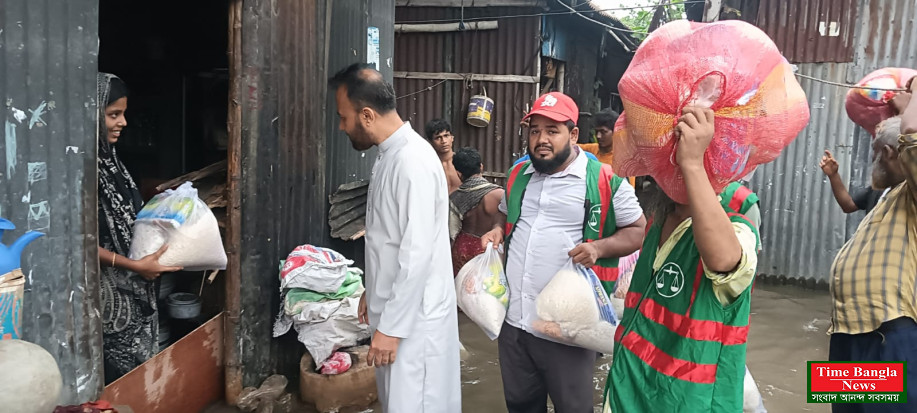 বন্যার্তদের ঘরে ঘরে ত্রাণ পৌঁছে দিল মিরপুর দক্ষিণ জামায়াত