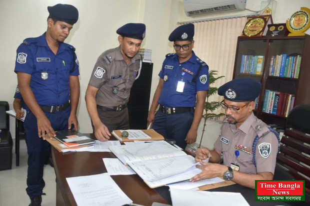 পিবিআই গোপালগঞ্জ কার্যালয় পরিদর্শন, চাঞ্চল্যকর মামলার ঘটনাস্থলেও গেলেন পুলিশ সুপার