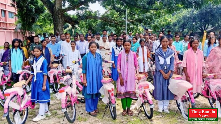 দিনাজপুরে ক্ষুদ্র নৃ-গোষ্ঠীর কল্যাণে সেলাই মেশিন, বাইসাইকেল ও শিক্ষাবৃত্তি বিতরণ কর্মসূচি অনুষ্ঠিত