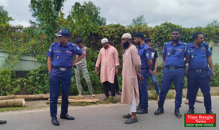 কক্সবাজার মহাসড়কে চলন্ত বাসে দুর্ধর্ষ ডাকাতি, বিকাশের দুই সেলসম্যানকে কুপিয়ে ৫৭ লাখ টাকা ছিনতাই