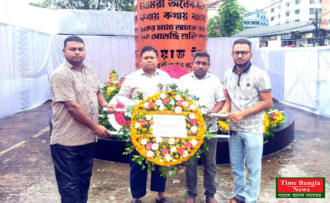 জুলাই স্মৃতিস্তম্ভে সিলেট অনলাইন প্রেসক্লাবের শ্রদ্ধা নিবেদন