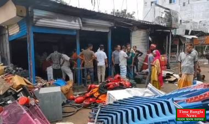 ভালুকায় প্লাস্টিকের দোকানে ভয়াবহ আগুন, পুড়েছে কোটি টাকার মালামাল