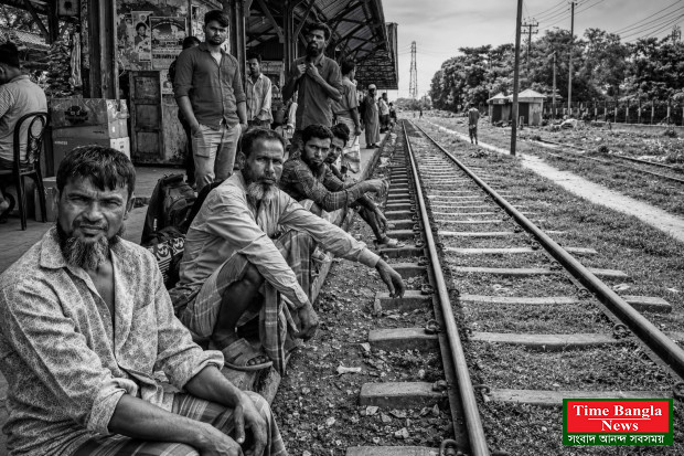 লোকাল-মেইল ট্রেন বন্ধে বিপাকে নিম্নআয়ের যাত্রীরা, বেড়েছে যাতায়াত খরচ