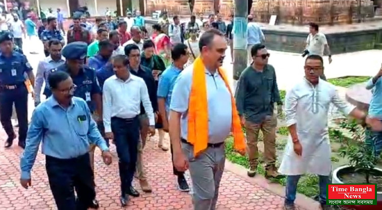কান্তজীউ মন্দিরে মার্কিন রাষ্ট্রদূত, ঘুরে দেখলেন ঐতিহাসিক স্থাপনা