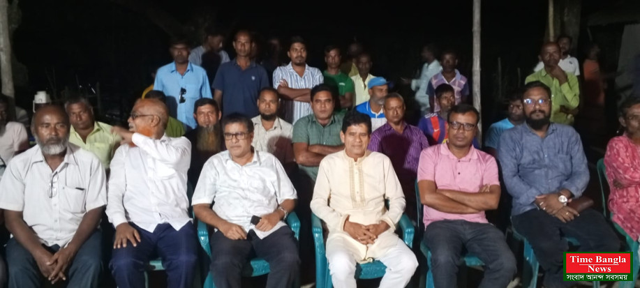 কালাইয়ে লক্ষ্মীপূজার মণ্ডপে বিএনপি নেতাদের সৌজন্য সাক্ষাৎ