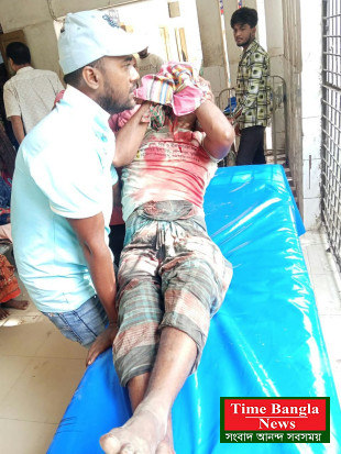 প্রতিপক্ষের ধারালো অস্ত্রের আঘাতে যুবকের কব্জি বিছিন্ন